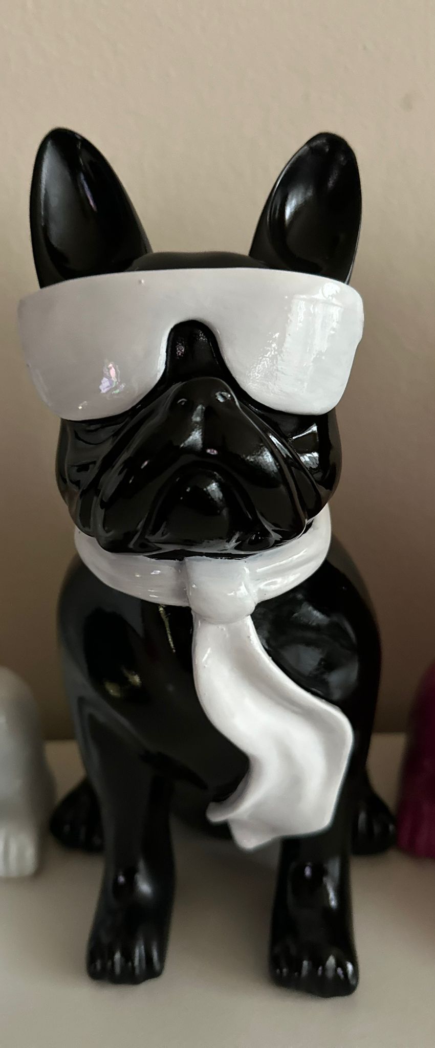 Franse Buldog met bril en stropdas (40cm)