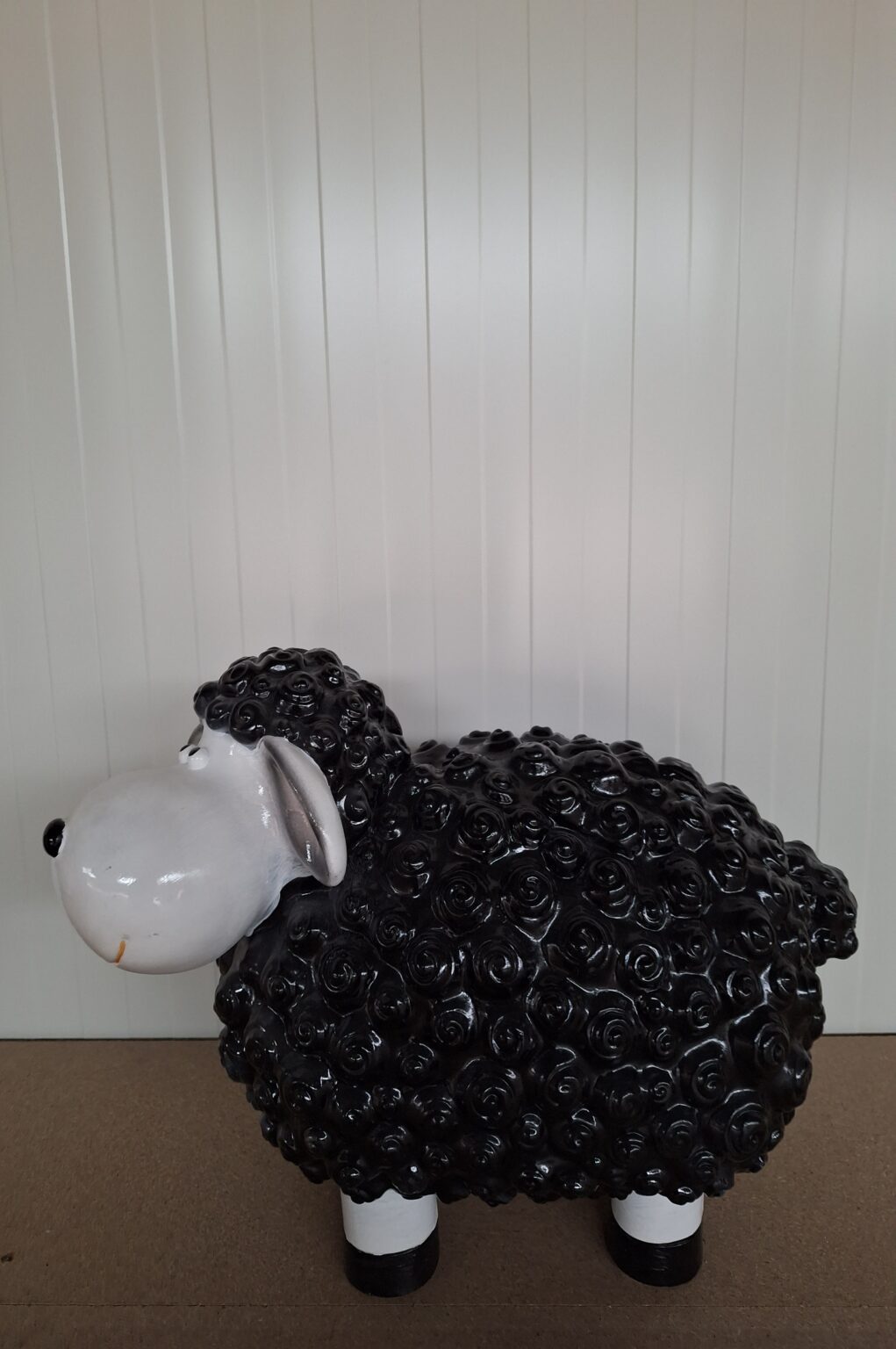 Bol schaapje in diverse kleuren (40cm lang)