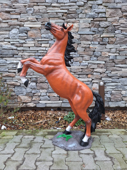 Paard - Steigerend paard - Links of rechts - 145cm hoog