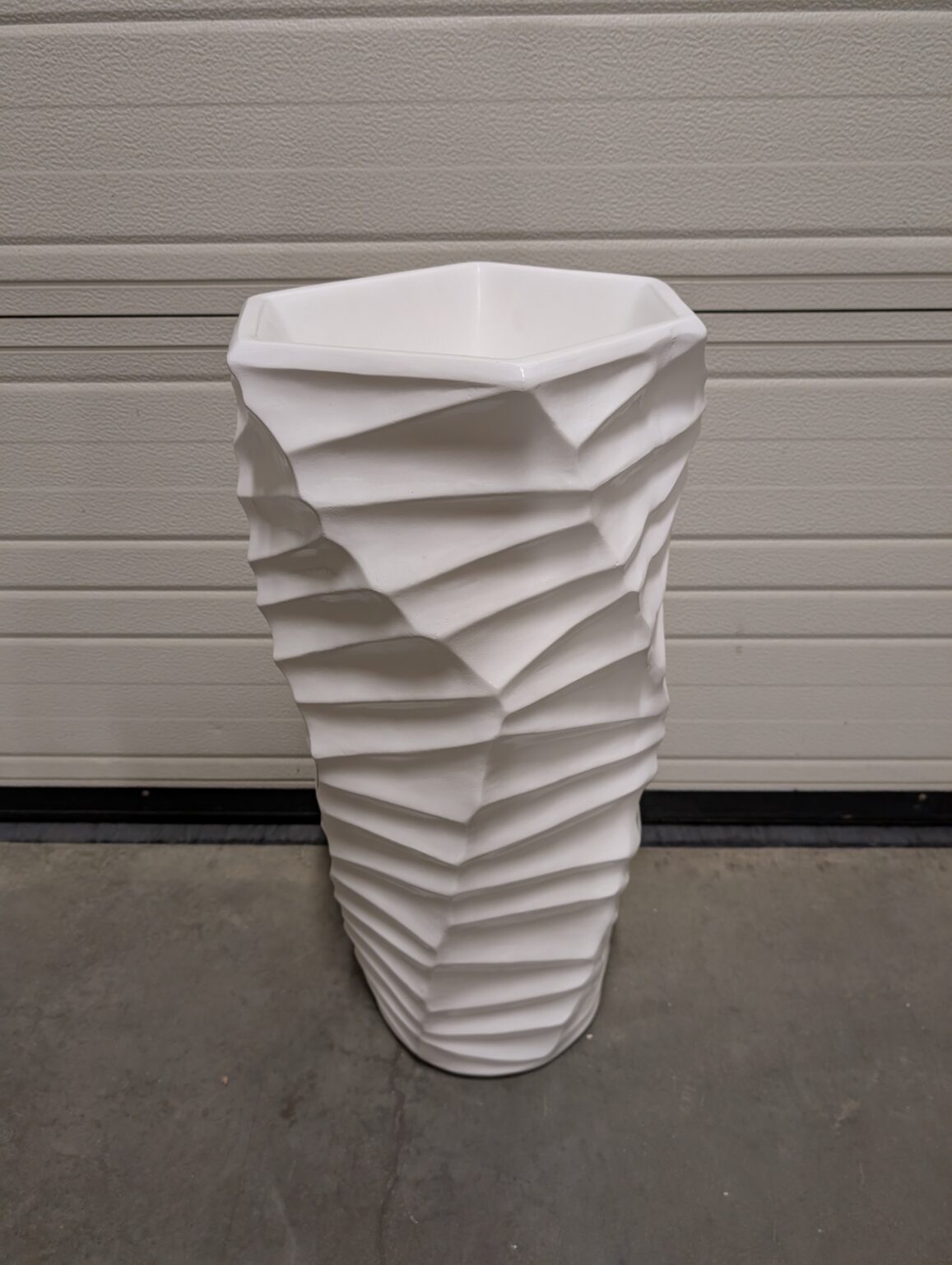 Mooie grote vazen - model H-line - 75 of 95 cm wit of zwart