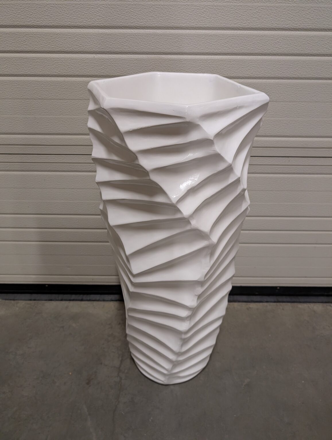 Mooie grote vazen - model H-line - 75 of 95 cm wit of zwart