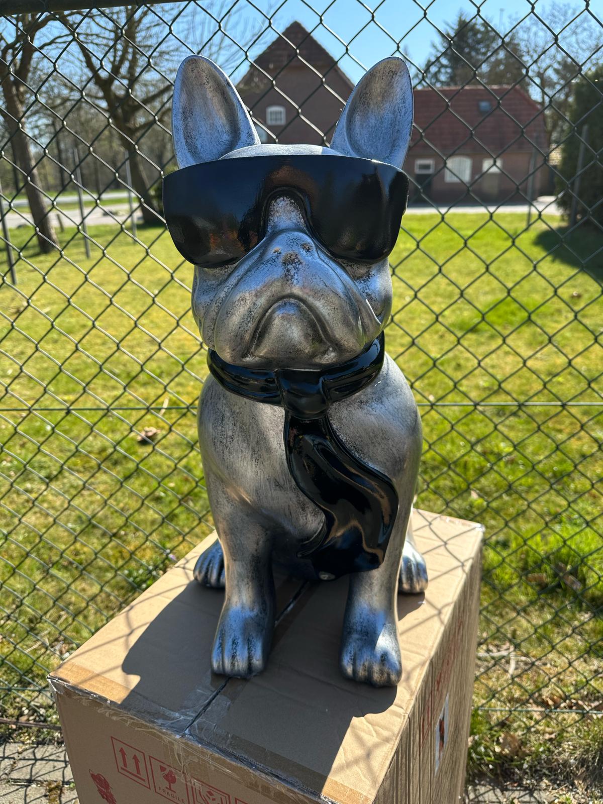 Franse Buldog met bril en stropdas (60cm hoog)