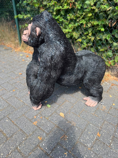 Nieuw model Gorilla boos kijkend en staand