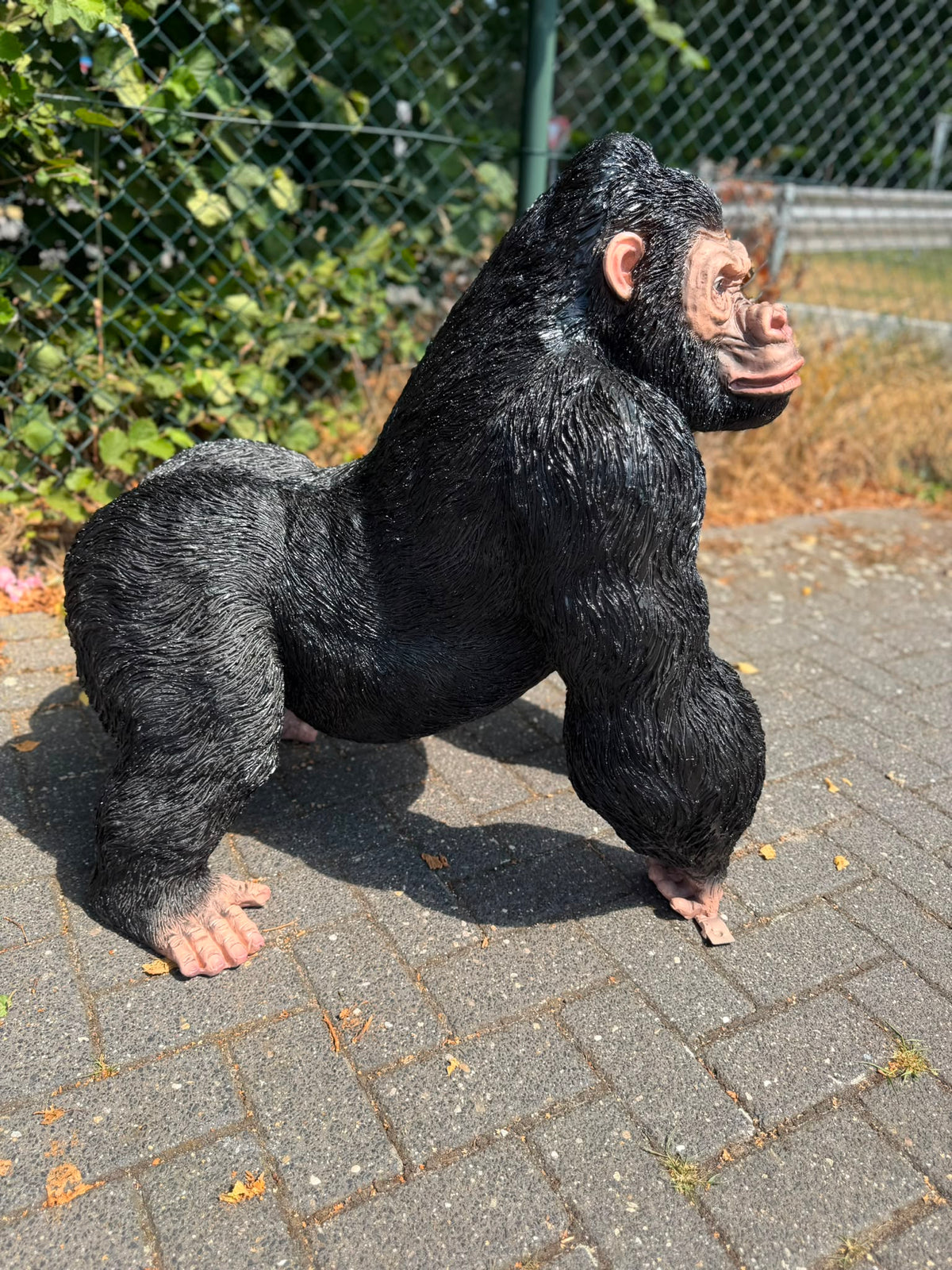 Nieuw model Gorilla boos kijkend en staand