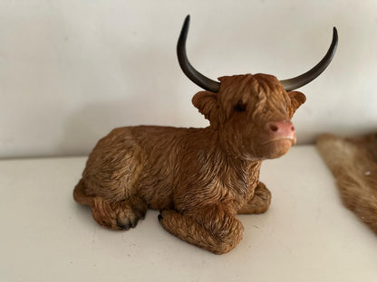 Hooglander koe met hoorns (liggend) 30cm hoog
