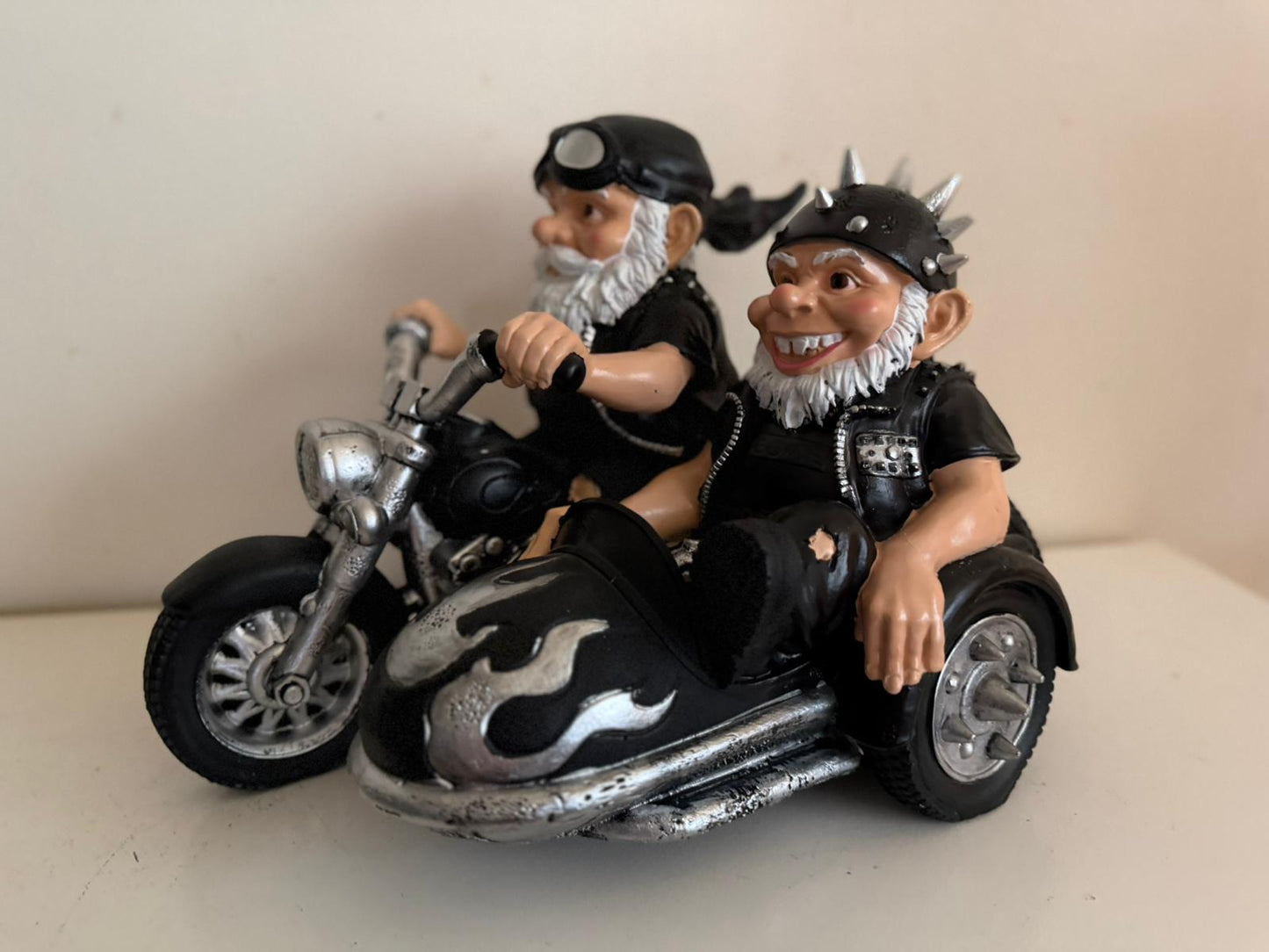 Kabouter - Biker - Bikerlook - motor - Harley en zijspan - HD