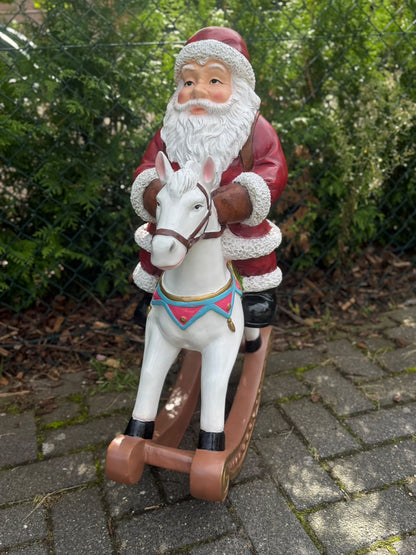 Kerstman - Kerstman op schommelpaard - 85 cm hoog