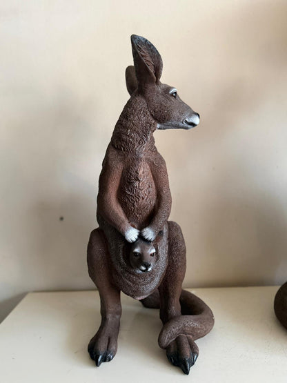 Kangoeroe - Wallaby - originele kleur - 60cm hoog - met baby
