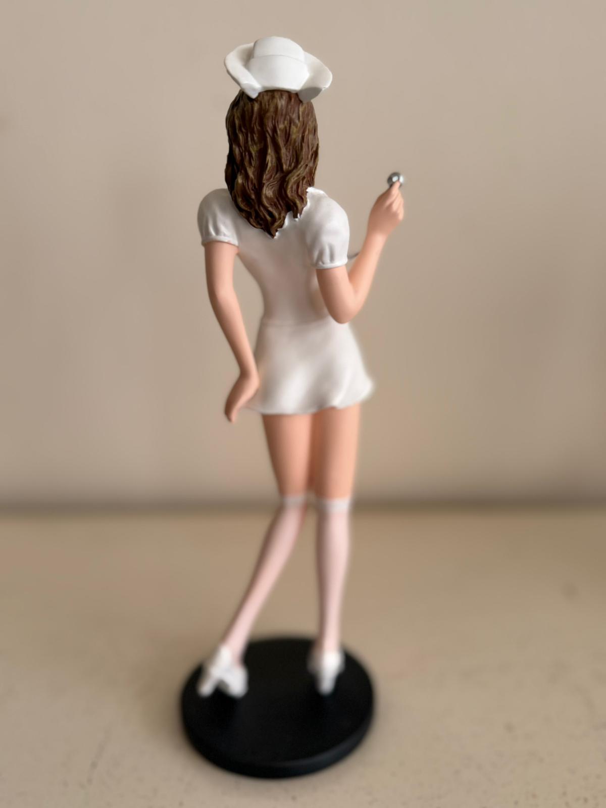Beeldjes uit de Peter Mook collectie – Politie, Zuster of Stewardess
