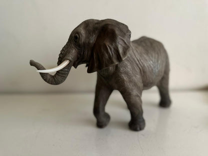 Olifant - Olifant staand - originele kleur - 22cm hoog