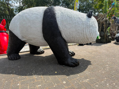Staande reuze Panda (250cm lang en 130cm hoog)