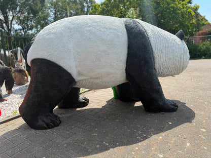 Staande reuze Panda (250cm lang en 130cm hoog)