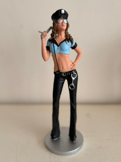 Beeldjes uit de Peter Mook collectie – Politie, Zuster of Stewardess