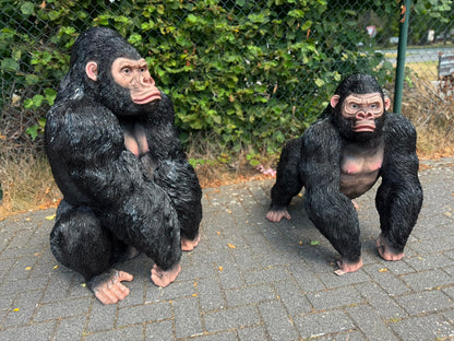 Nieuw model Gorilla zittend met de vuisten op de grond