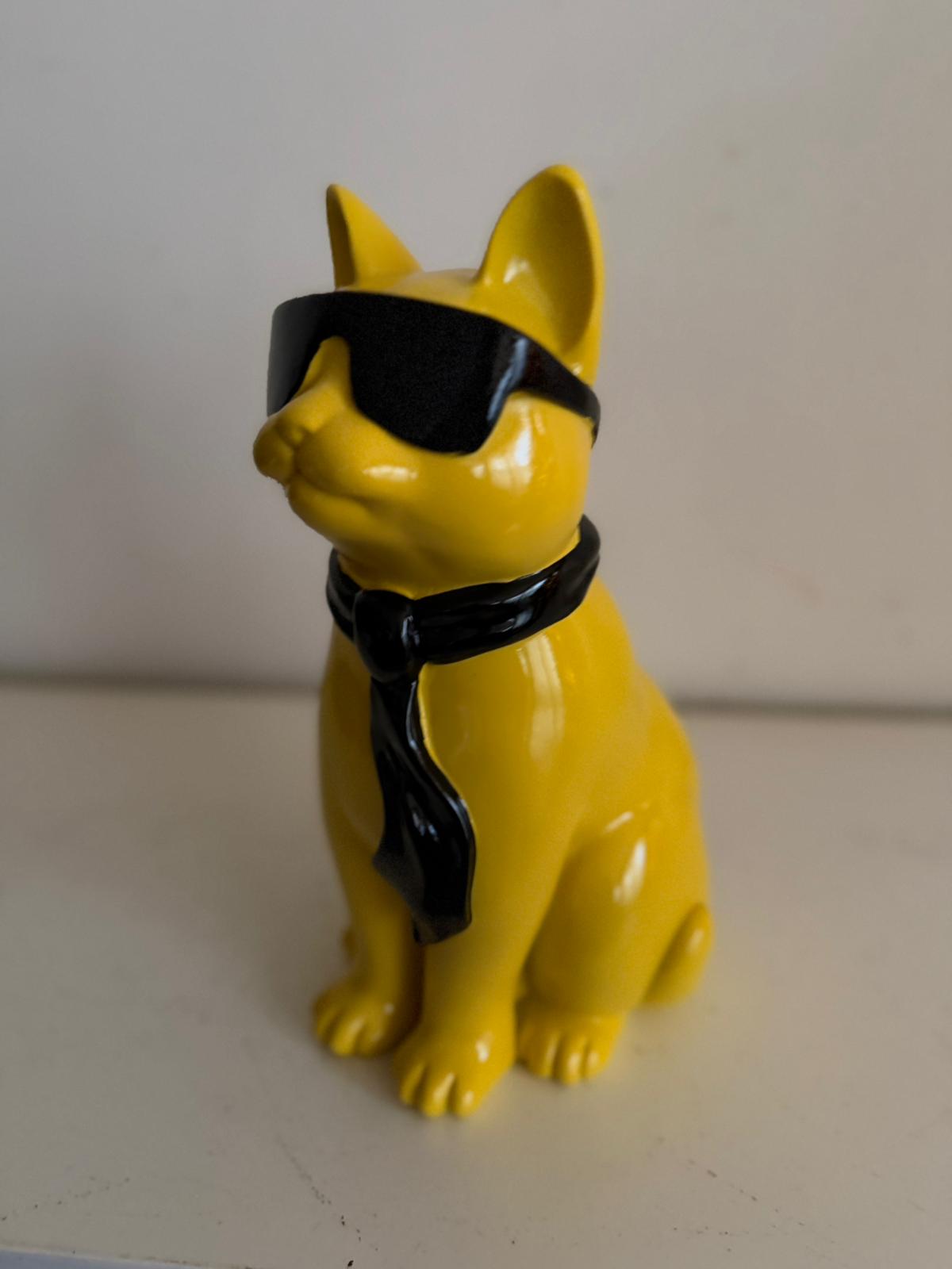 Kat / Poes met zonnebril en stropdas (30cm) zittend