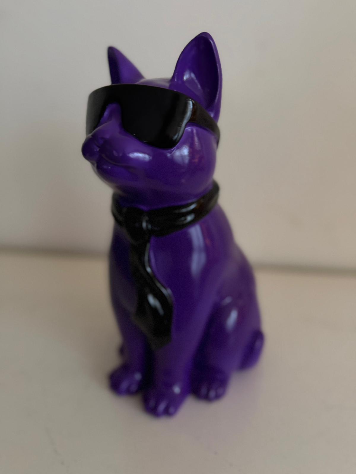 Kat / Poes met zonnebril en stropdas (30cm) zittend