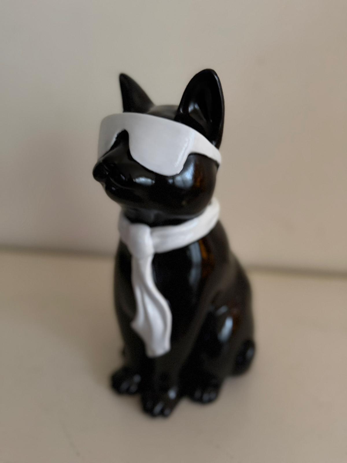 Kat / Poes met zonnebril en stropdas (40cm) zittend