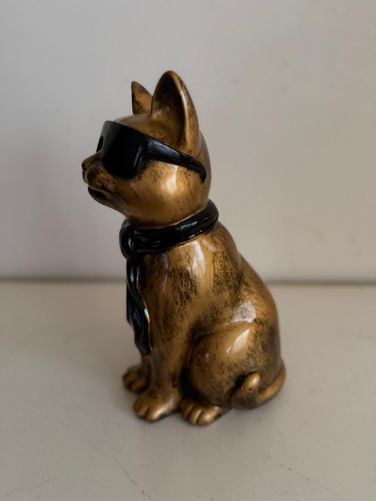 Kat / Poes met zonnebril en stropdas (30cm) zittend