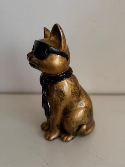Kat / Poes met zonnebril en stropdas (30cm) zittend