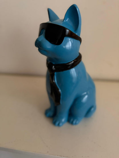 Kat / Poes met zonnebril en stropdas (30cm) zittend