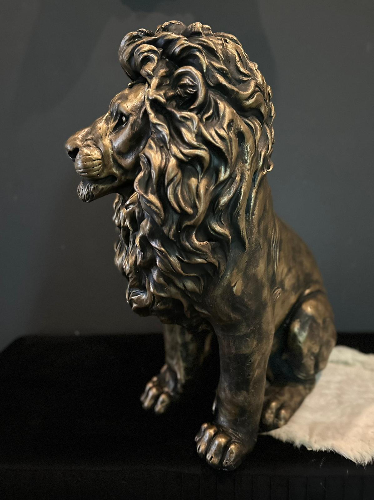 Leeuw - zittend- 65cm hoog- Brons