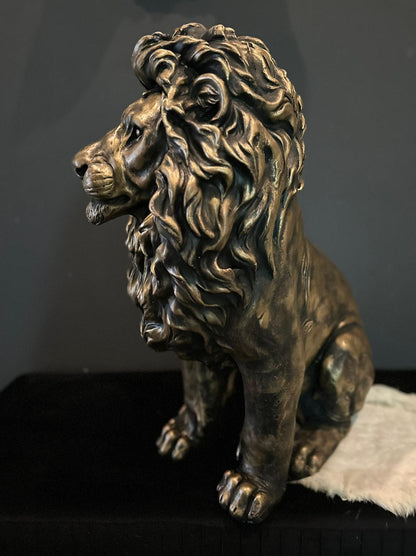 Leeuw - zittend- 65cm hoog- Brons