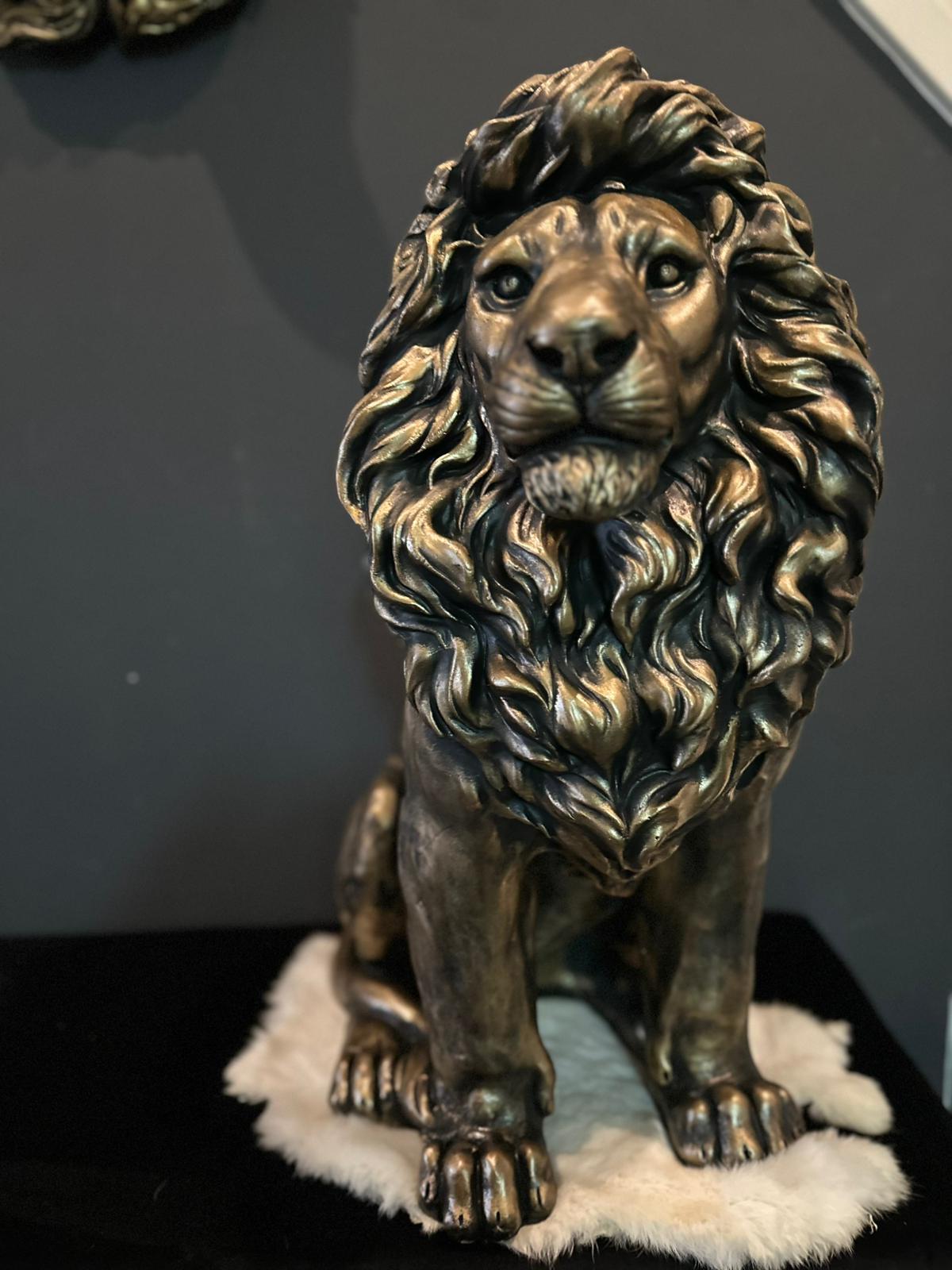 Leeuw - zittend- 65cm hoog- Brons