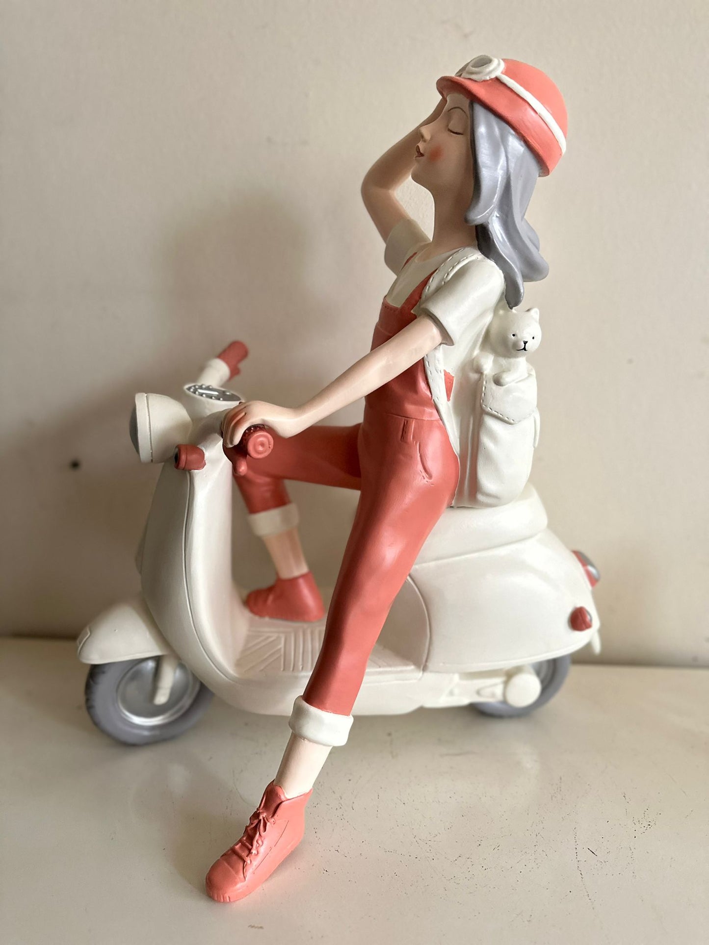 Vespa Girl - Vespa meisje - Scooter Girl - Wit/Roze - 50cm hoog