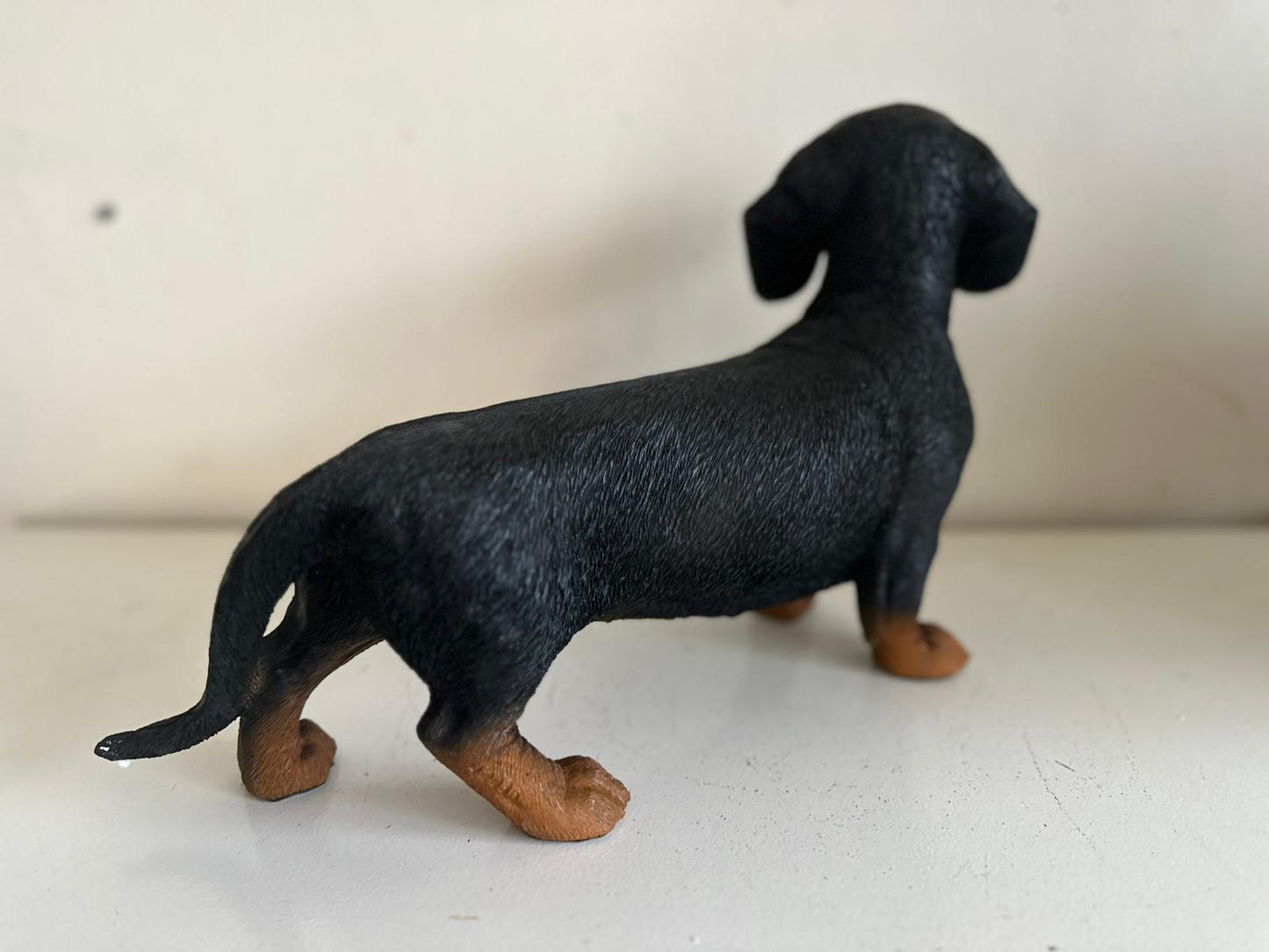 Teckel - Teckels - Staand - Zwart of bruin - 25cm Hoog - Super leuk
