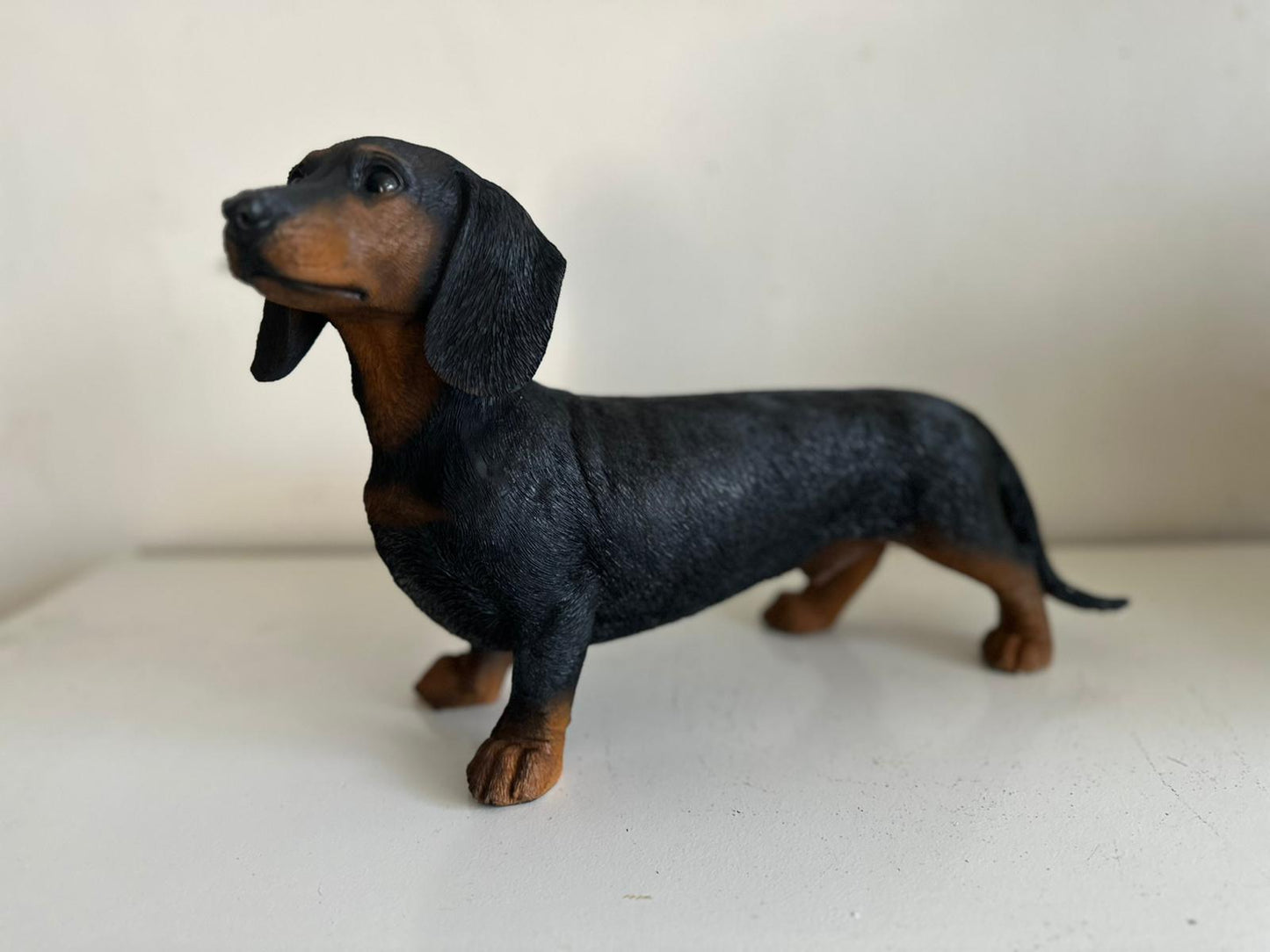 Teckel - Teckels - Staand - Zwart of bruin - 25cm Hoog - Super leuk